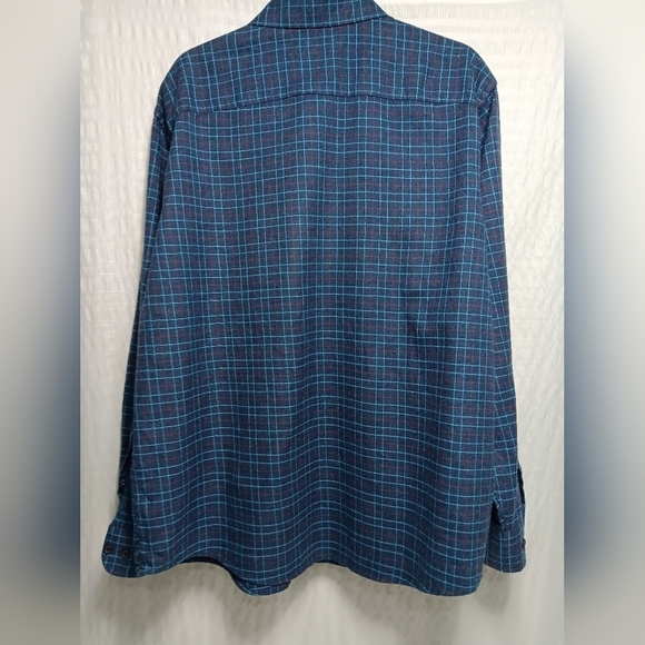 Untuckit  Men's Blue Plaid Flannel button down long-sleeved shirt.  Size 2XL - Picture 3 of 10